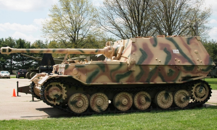 Niemiecki niszczyciel czołgów Sd.Kfz. 184 Panzerjäger Tiger (P) "Elefant". zwany również "Ferdinand". US Army Ordnance Museum, Aberdeen, Maryland. Źródło: Wikimedia Commons, Autor: Scott Dunham Licencja: CC BY-SA 3.0 US