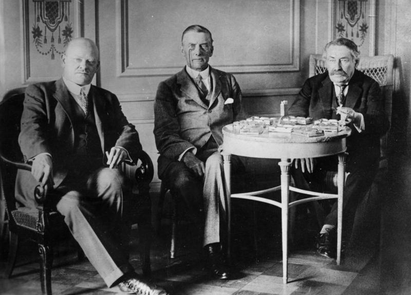 Gustav Stresemann, Austen Chamberlain i Aristide Briand w Locarno - 1925. Źródło: Bundesarchiv, Bild 183-R03618 / CC-BY-SA 3.0