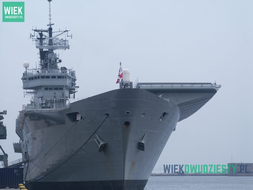 Lotniskowiec HMS Ark Royal, jednostka bliźniacza HMS Invincible, w 2007 roku. Fot. Jarosław Ciślak