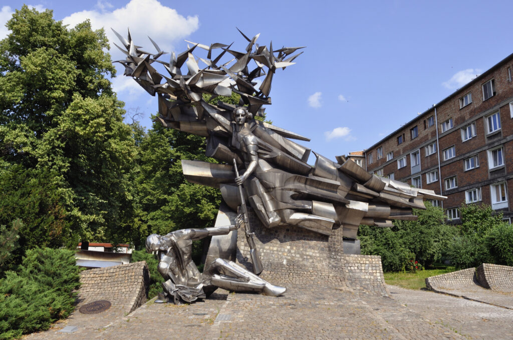 Pomnik Obrońców Poczty Polskiej w Gdańsku. Źródło: Wikimedia Commons, licencja: CC BY-SA 3.0